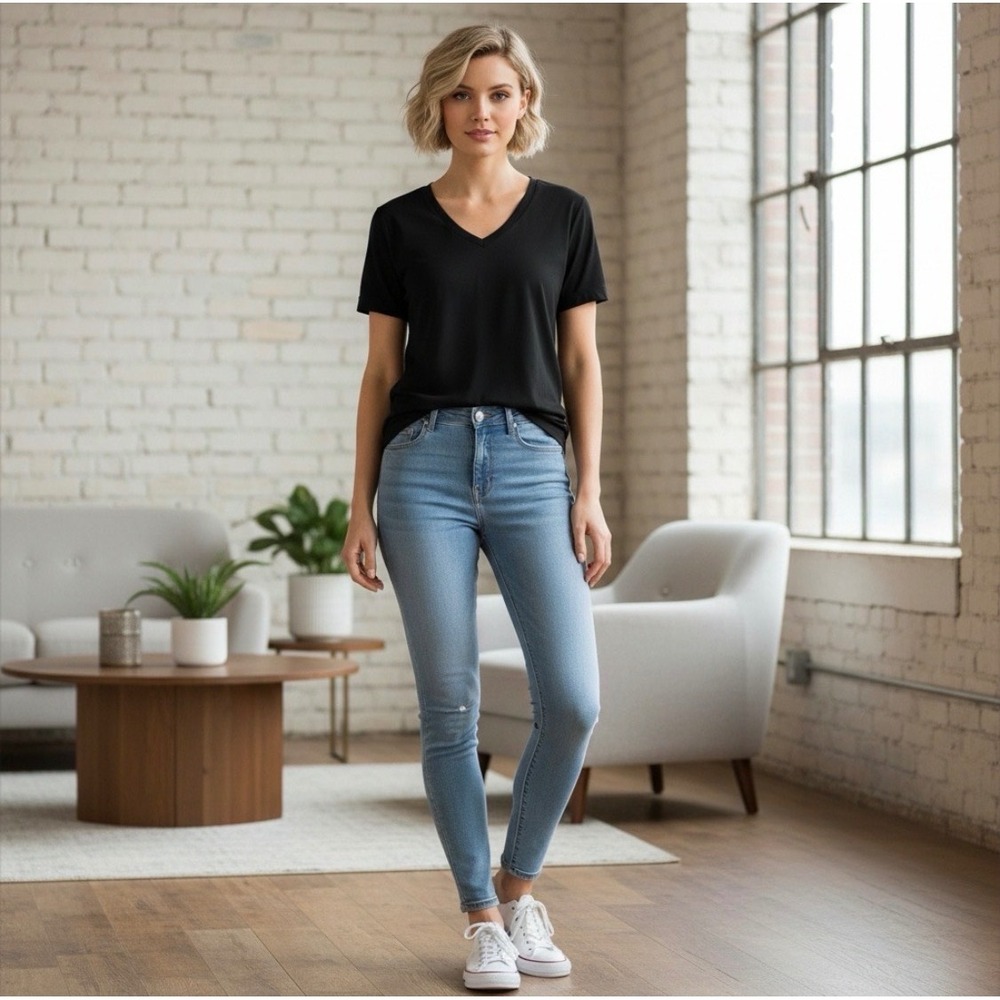 32 Degrees Cool Black V‎ Neck Short Sleeve Athleisure T Shirt Women M
